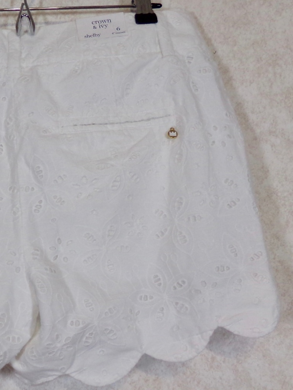 NWT Crown & Ivy Shelby Embroidered, Scalloped Hem 4 Pocket White Shorts Size 6 - Picture 14 of 16